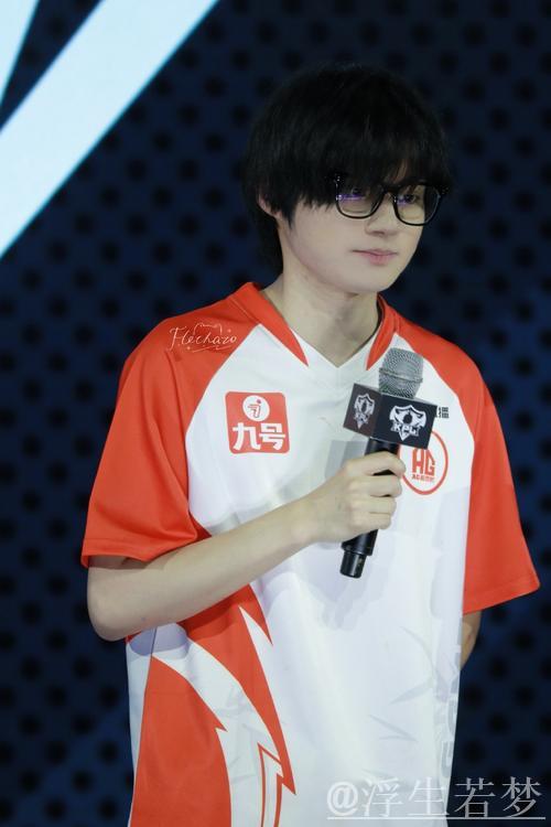 赛后采访弹幕齐呼\